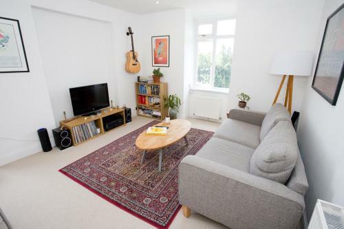 Wilton Apartment - 2 Bedroom - Great Location