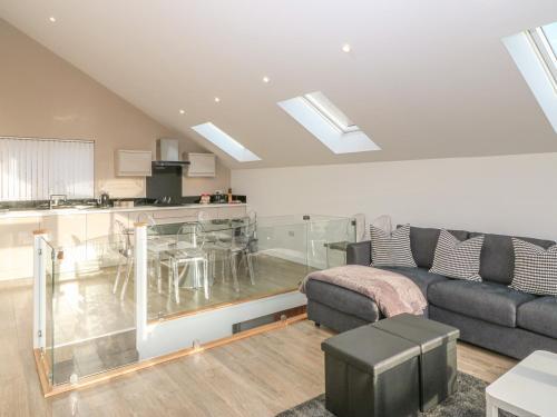 15 Waterside Lodges
