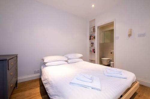 Large Regency Studio Apartment Near The Sea