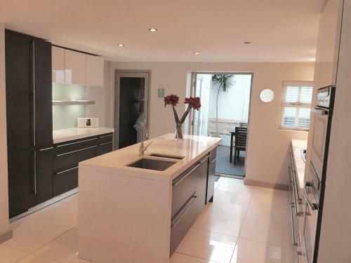 Sillwood Road Group House Sleeps 12