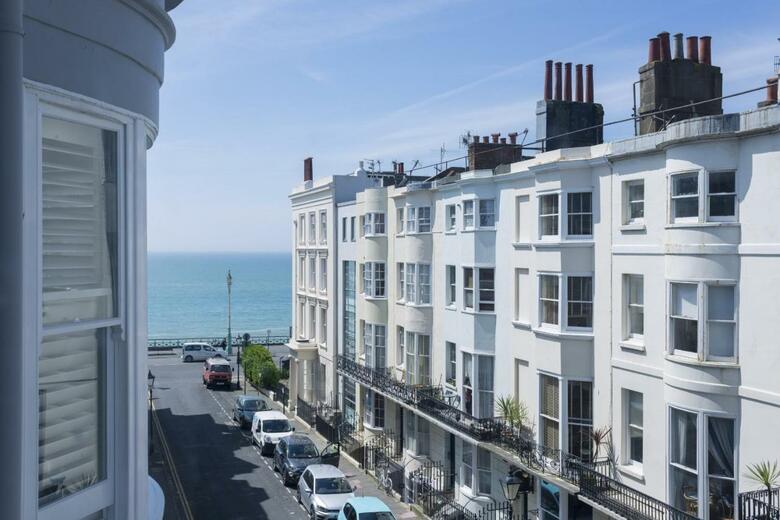 Hostal Brighton Marina House Hotel