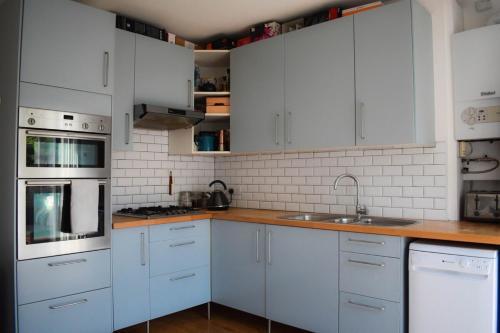 Cosy 1bd Modern Maisonette With Summertime Balcony