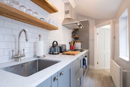 Charming & Stylish Central Cottage