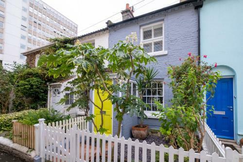 Charming & Stylish Central Cottage