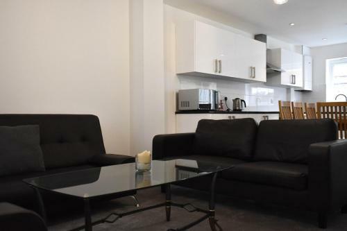Modern Open Plan 5bd - Free On Street Parking