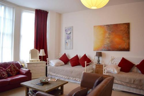 Apartamento Bright Spacious Studio 5 Mins Walk To The Beach!