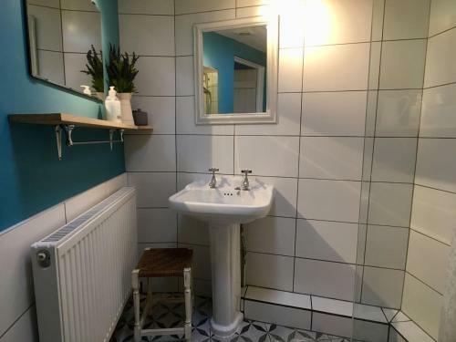 Mycityhaven - The Siston Cottage