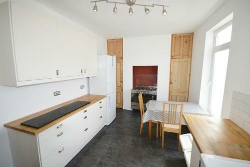 2 Bed Home - Gloucester Road