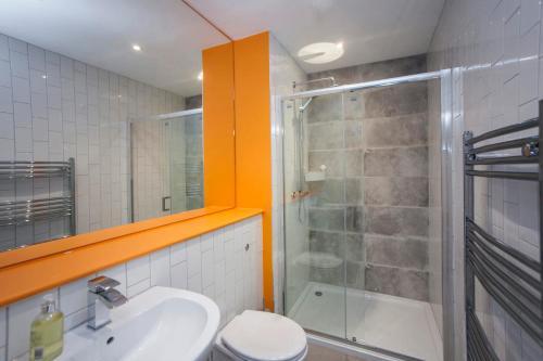 Higgihaus #3b 4 Bed Big Groups Hip Location Sleeps 10