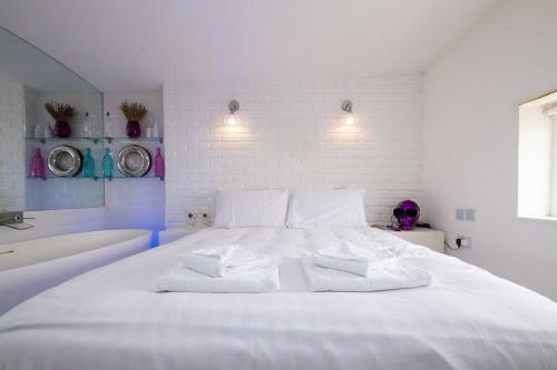 Wonderland Seafront Cottage - Relax With Sea Views