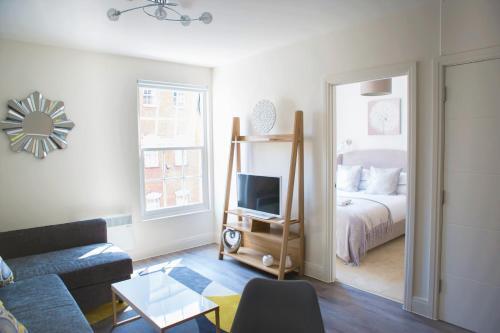 The Clarence - Your Apartment