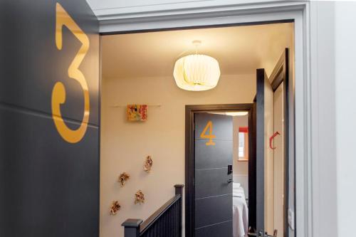 Higgihaus #3a 4 Bed Big Groups Hip Location Sleeps 12