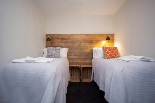 Higgihaus #3a 4 Bed Big Groups Hip Location Sleeps 12
