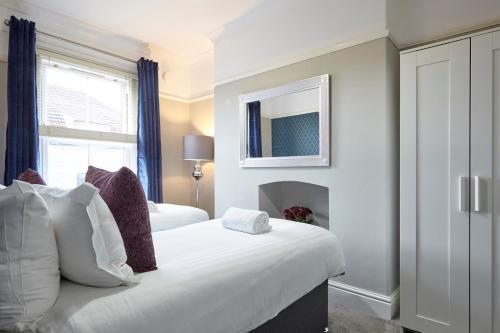 The Sunningdale - Your Apartment
