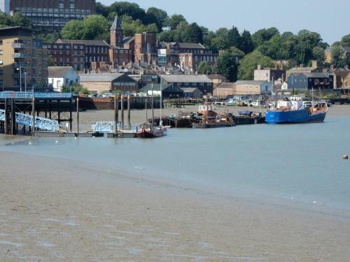 Hostal Ensuite Dble By Chatham Dockyard
