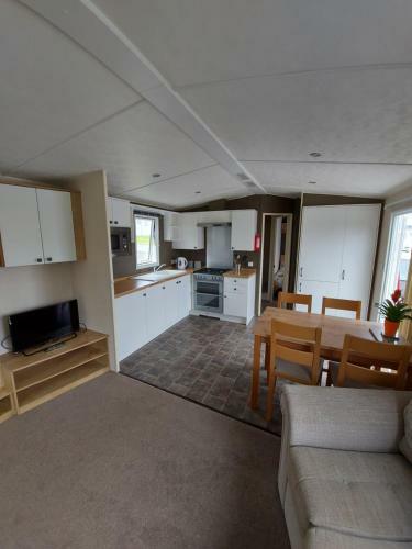 Beautiful 6 Berth Caravan In Bude