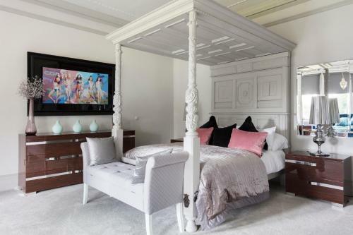 Callander Chateau Sleeps 24 Wifi