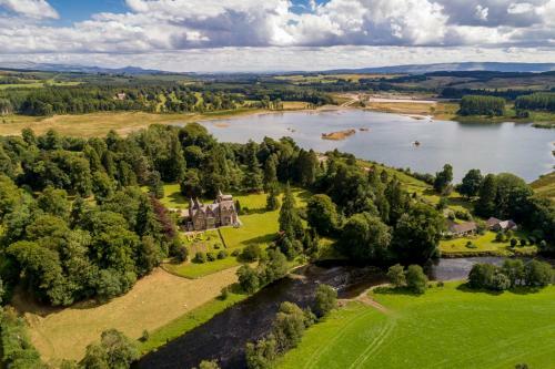 Callander Chateau Sleeps 24 Wifi