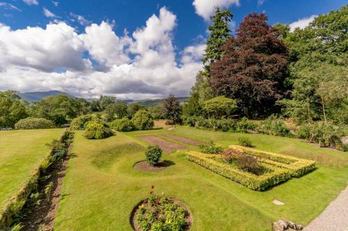 Callander Chateau Sleeps 24 Wifi
