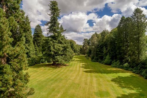 Callander Chateau Sleeps 24 Wifi