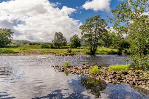 Callander Chateau Sleeps 24 Wifi