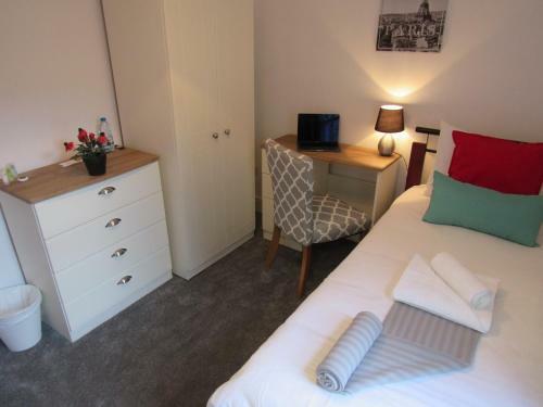 Hostal The Tas Suites - Tas Accommodations