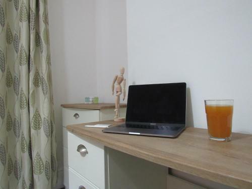 Hostal The Tas Suites - Tas Accommodations