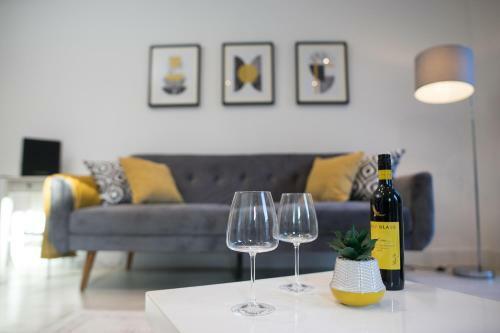 Luxury King Bed Apartment & Free Parking