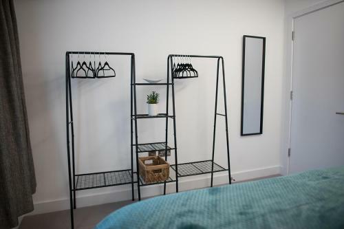 Luxury King Bed Apartment & Free Parking