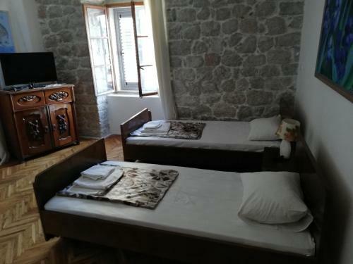 Apartments Laros