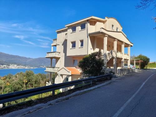 Villa Garden Apartments