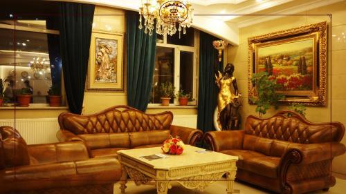 Royal House Hotel