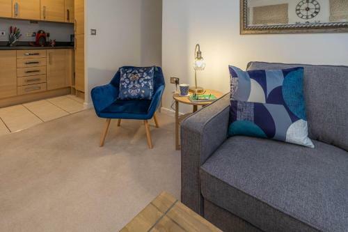 Modern Two Bed Ground Floor Apartment With Parking