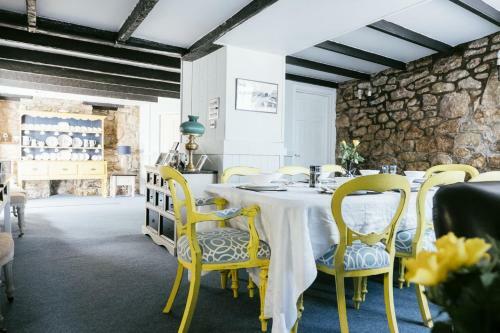 Godolphin Cross B&B - King Room