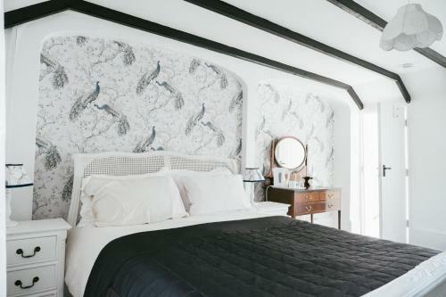 Godolphin Cross B&B - King Room