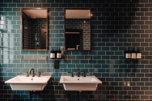 Cult Hotels The George Cheltenham