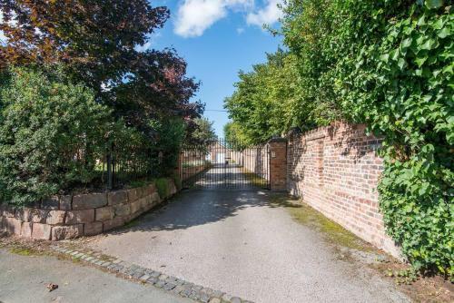 Picturesque Chester Abode With Free Wifi
