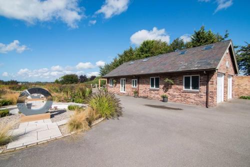 Picturesque Chester Abode With Free Wifi