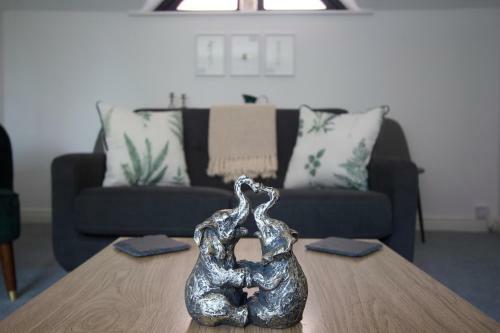 Cosy And Central Canal Side Home