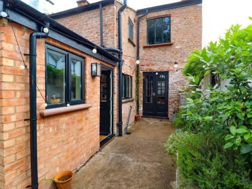 2 Ashby Place