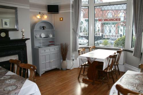 Hostal Aavon Court Guest House