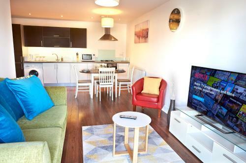 Clarendon Heights - Stylish Two-bedroom Apartment