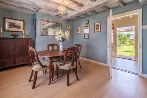 Crown Cottage