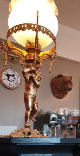 Room At The Bear With Breakfast In The Bakery
