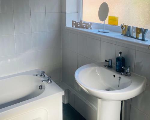 Great Location - Four Bedroom Home - City Centre