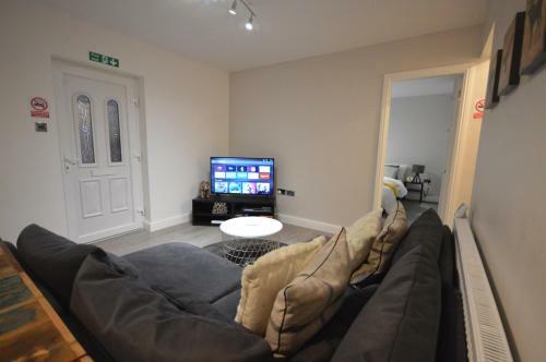 Luxury 3 Bedroom Ground Floor Apartment - Coventry