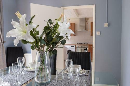 Dickens House Close To Gatwick