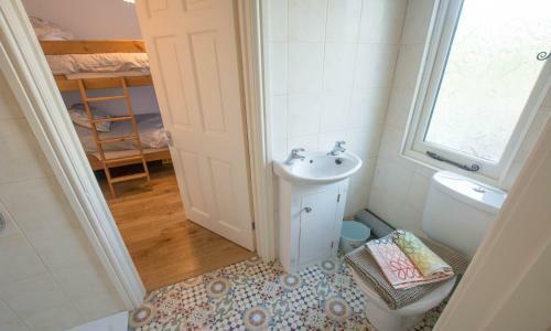 Bag-end House | 7 Bedrooms / Sleeps 14 | Hot Tub*