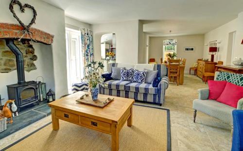Croyde Villa Sleeps 10 With Wifi