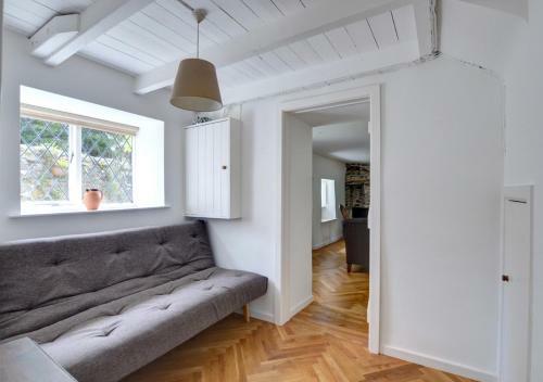 Crown Cottage